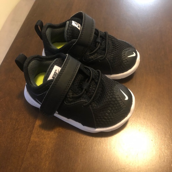 little boys nike tennis shoes